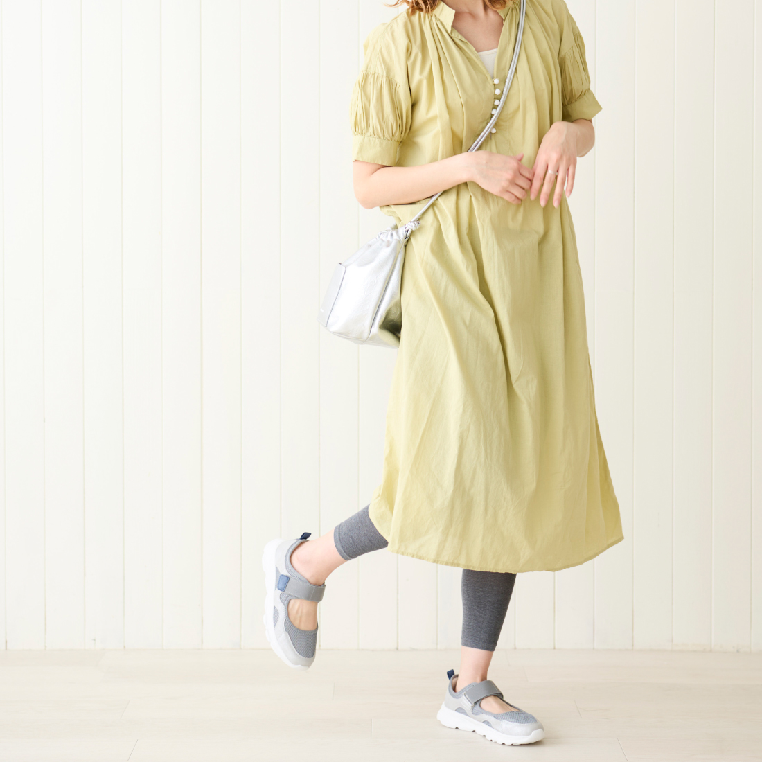 エアロゴムベルトスニーカーIC261116着用イメージ画像