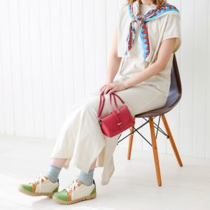 エアロ防水防滑サイドゴアスニーカーKLZ261103着用イメージ画像